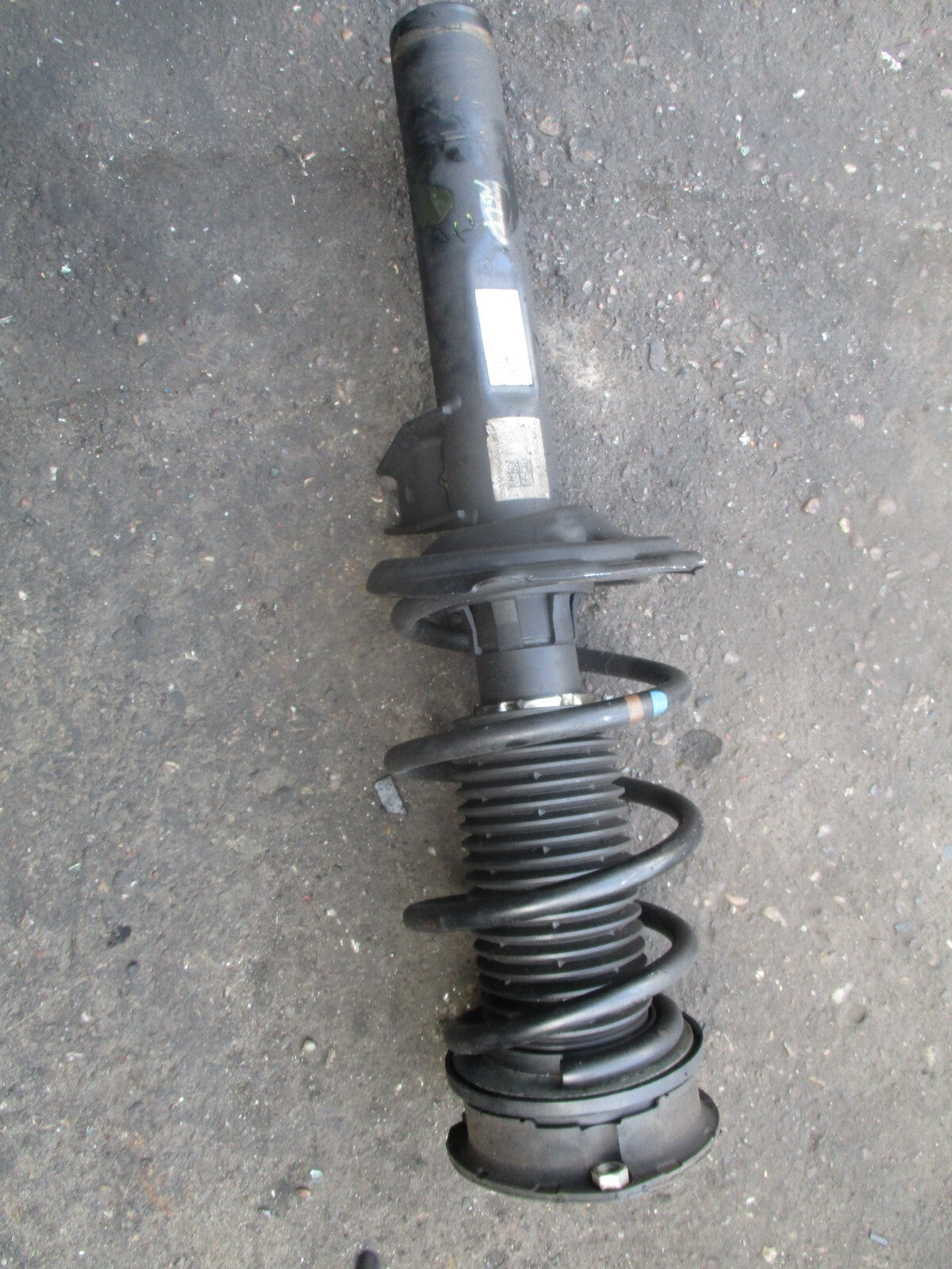 VOLKSWAGEN 2021 CRAFTER DRIVER SIDE FRONT SUSPENSION SHOCK ABSORBER 2N0413031BQ