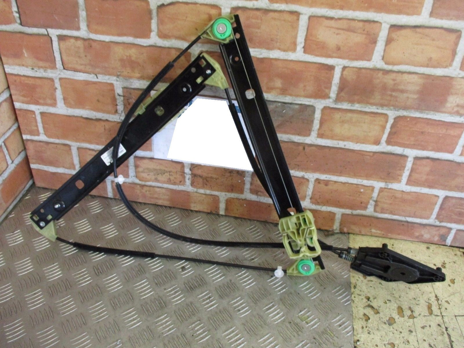 AUDI A1 2013 5 DOOR NSF PASSENGER SIDE FRONT WINDOW REGULATOR ONLY 8X4837461A