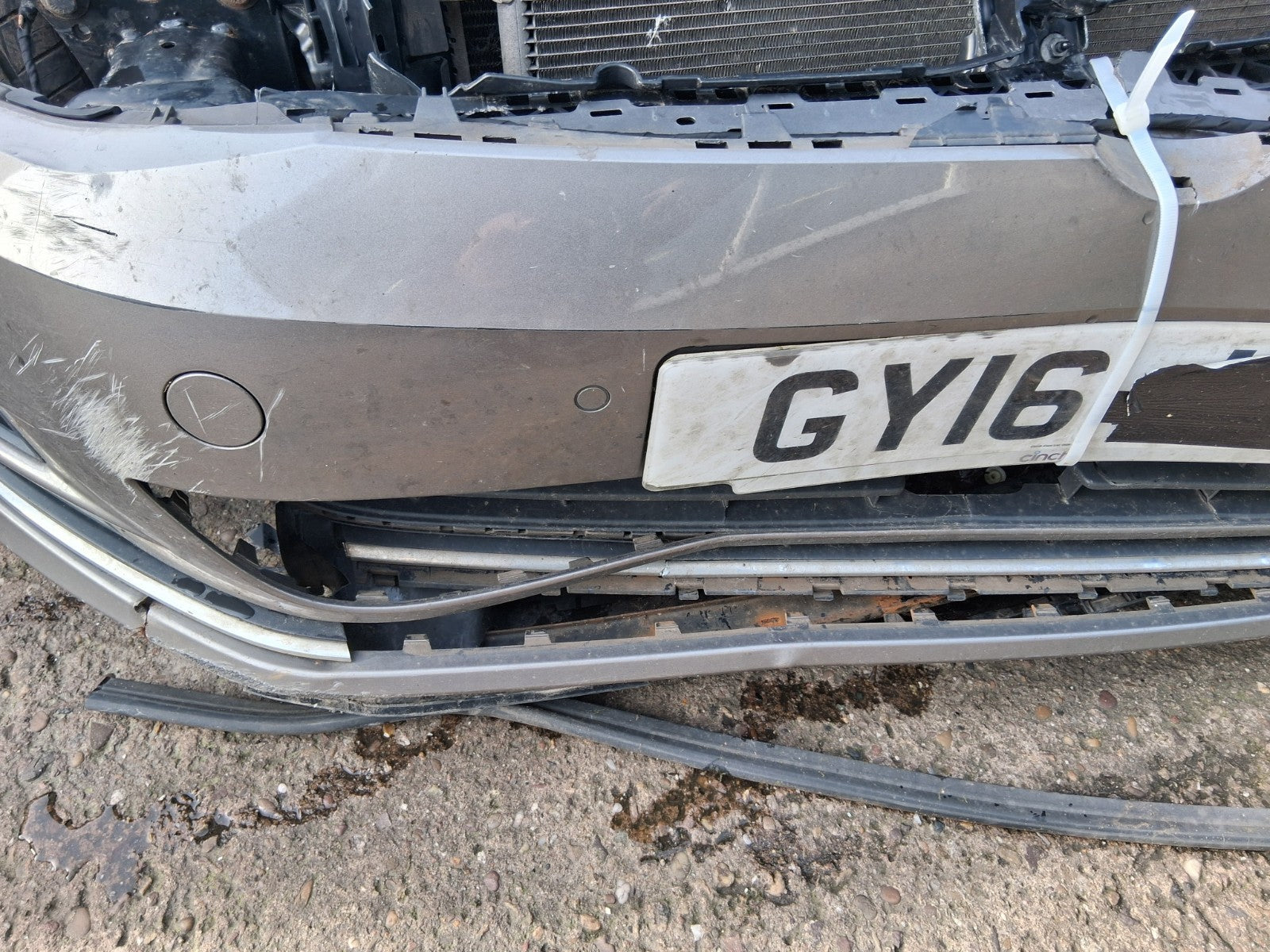 2016 VOLKSWAGEN GOLF MK7 FRONT COMPLETE BUMPER GREY DAMAGED