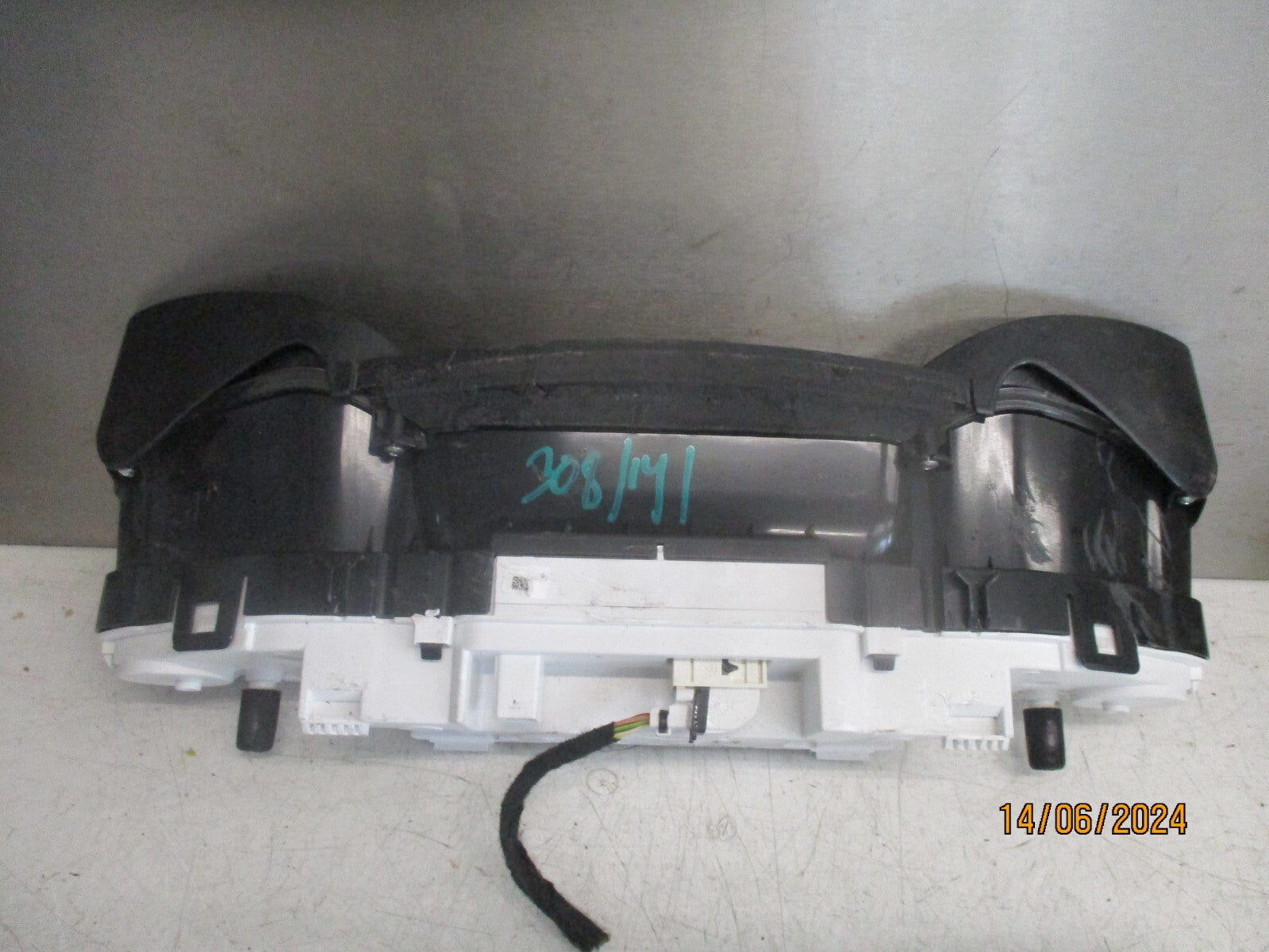 PEUGEOT 308 2014 MK2 1.6 DIESEL SPEEDOMETER INSTRUMENT CLUSTER 9809838480