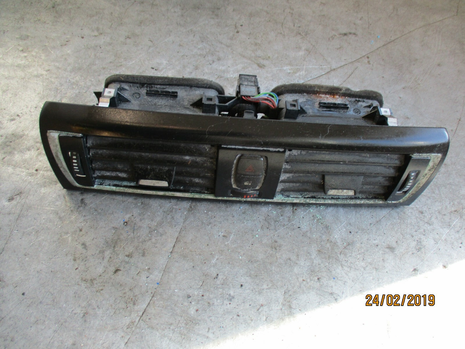 BMW 1 SERIES F20 F21 CENTRE DASHBOARD AIR VENTS 931794504
