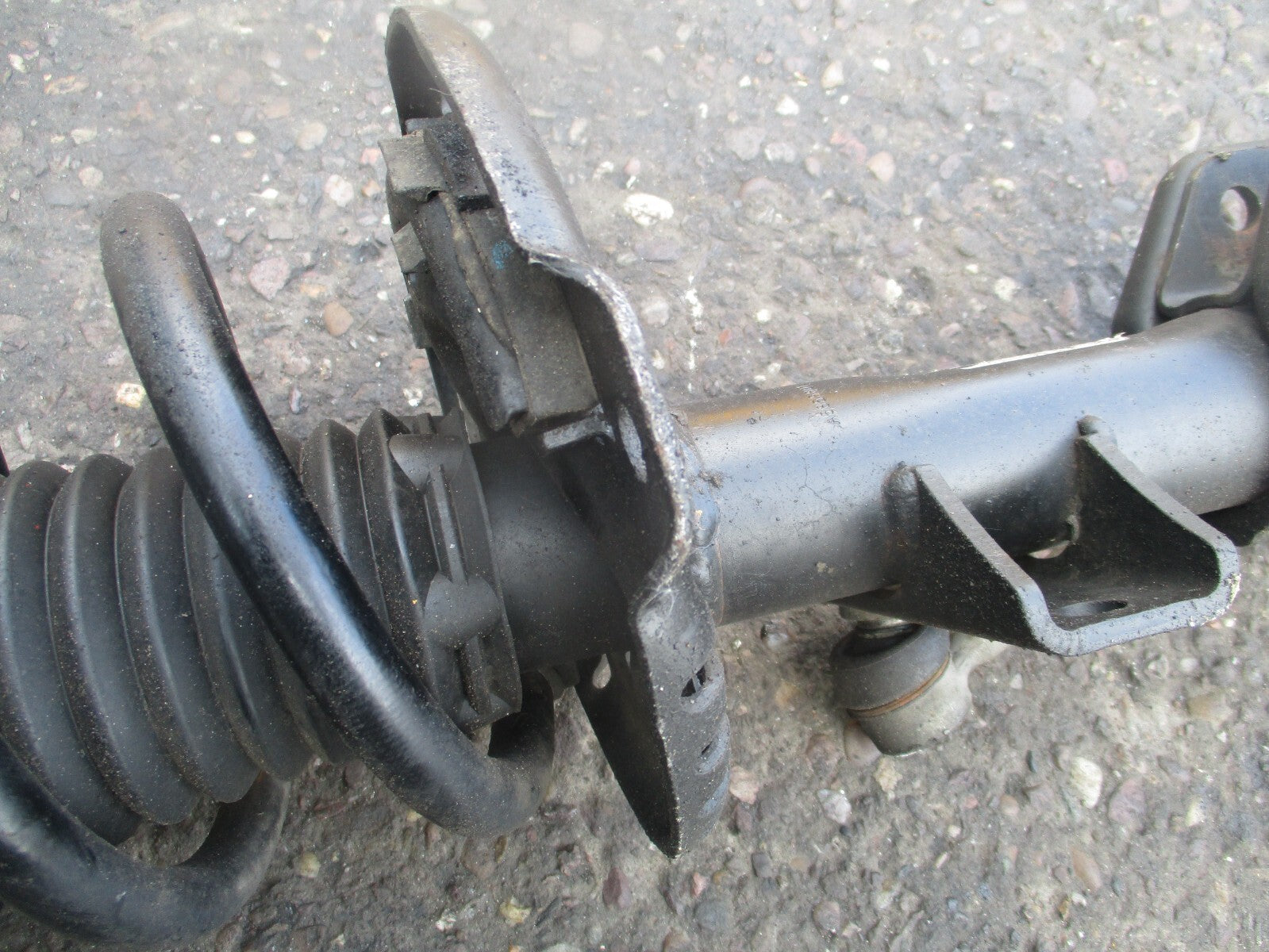 VOLKSWAGEN 2021 CRAFTER DRIVER SIDE FRONT SUSPENSION SHOCK ABSORBER 2N0413031BQ