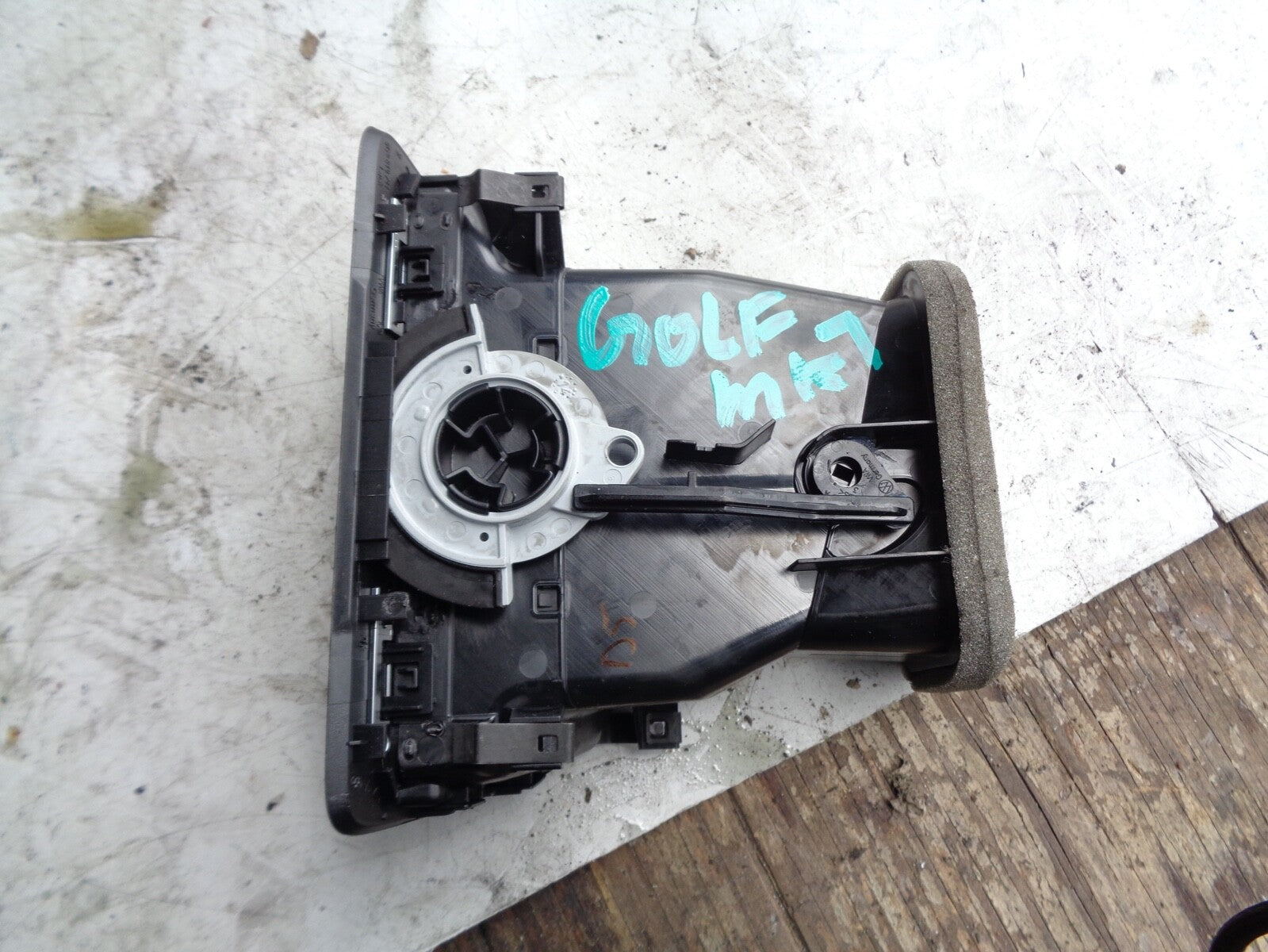 VW VOLKSWAGEN GOLF MK7 2015 PASSENGER LEFT SIDE DASHBOARD AIR VENT 5G2819709B