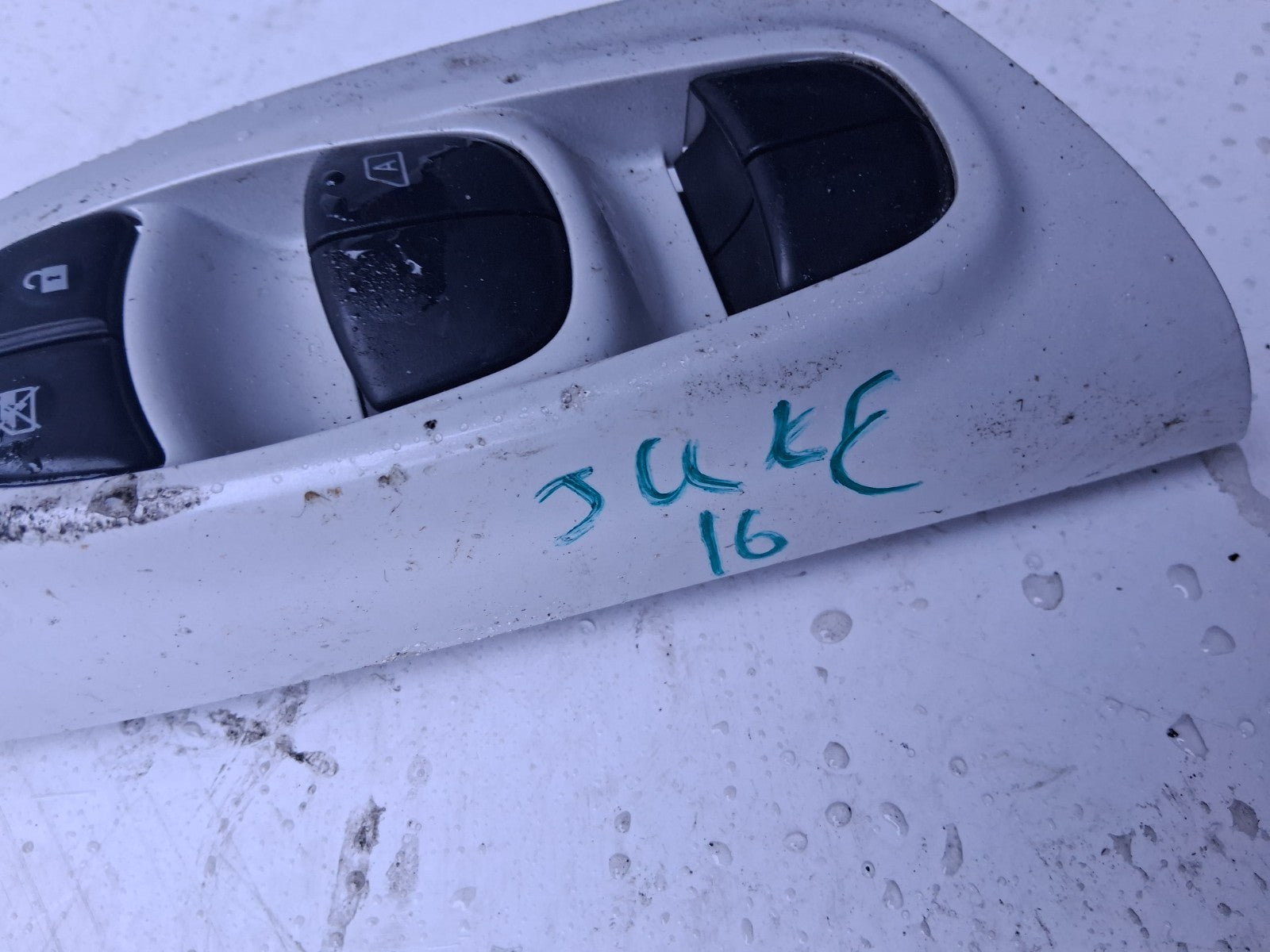 2016 NISSAN JUKE F15 FRONT RIGHT DRIVER SIDE OSF WINDOW SWITCHES 254011KK5E