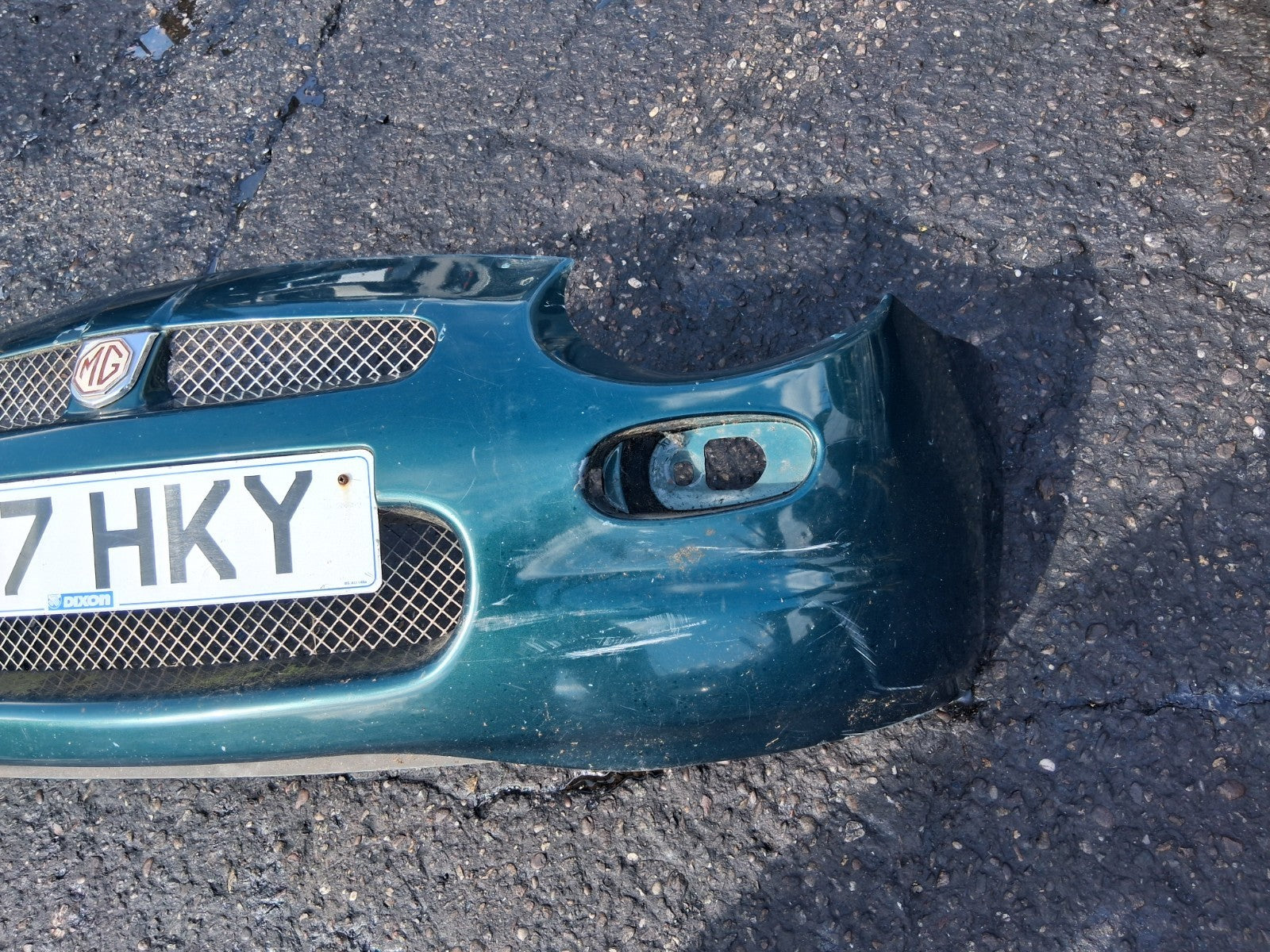 MG MGF 1996 MK1 COMPLETE FRONT BUMPER WITH GREEN BADGE GREEN