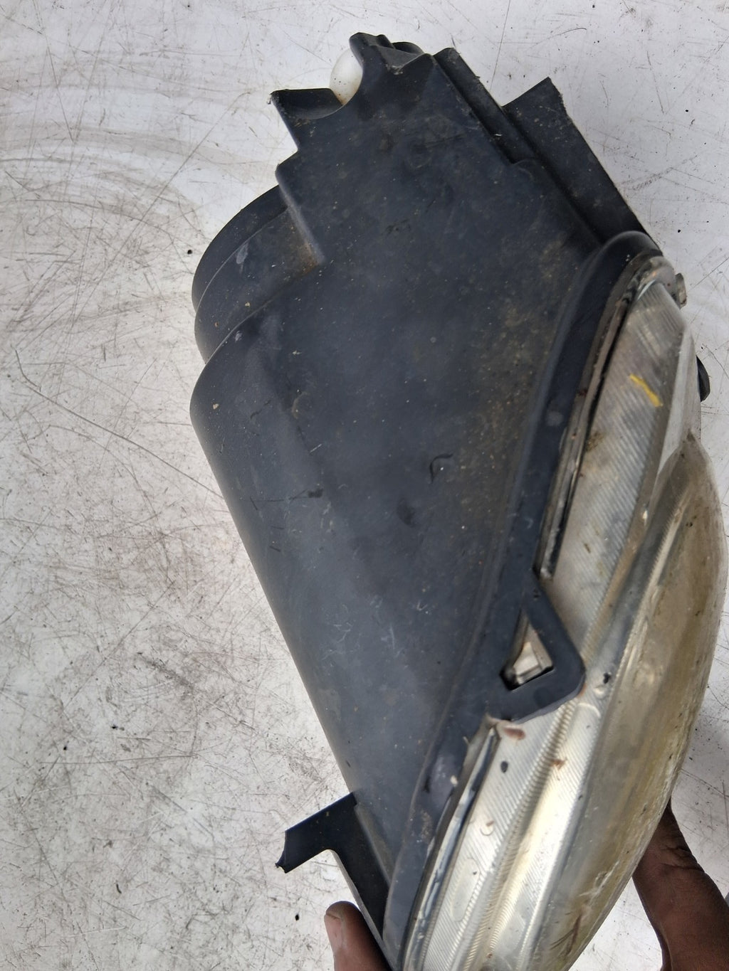 2015 FIAT 500 LOUNGE NSF PASSENGER SIDE FRONT LEFT DRL HEADLIGHT TAB BROKEN