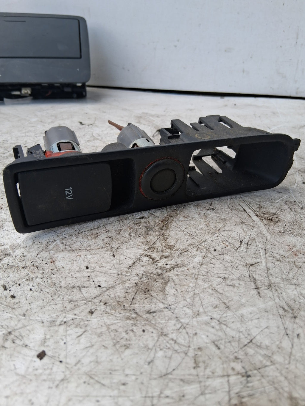 2016 AUDI Q3 12V POWER SOCKET PANEL TRIM 5408802