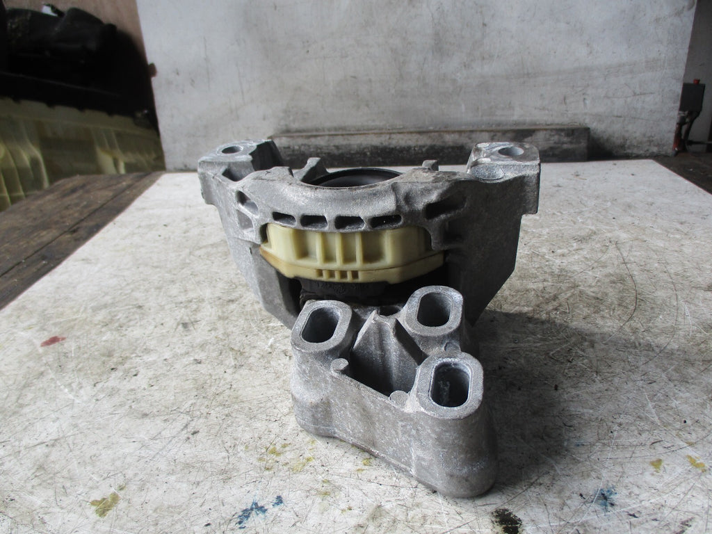 MERCEDES A CLASS 2016 W176 NSF PASSENGER SIDE ENGINE MOUNT A2462400217