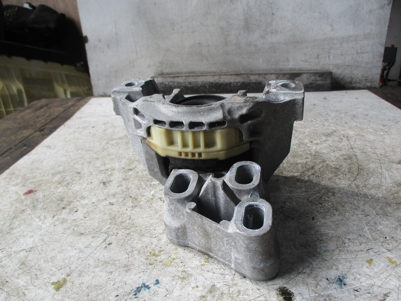 MERCEDES A CLASS 2016 W176 NSF PASSENGER SIDE ENGINE MOUNT A2462400217