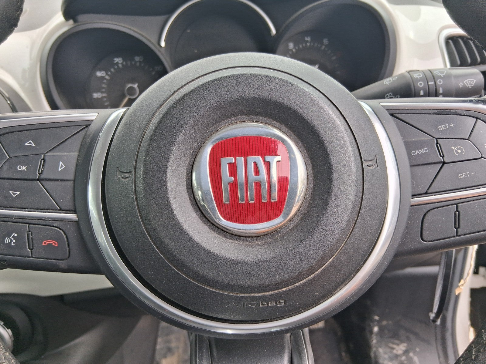 2019 FIAT 500L HATCH CENTRE DRIVER'S STEERING WHEEL AIRBAG