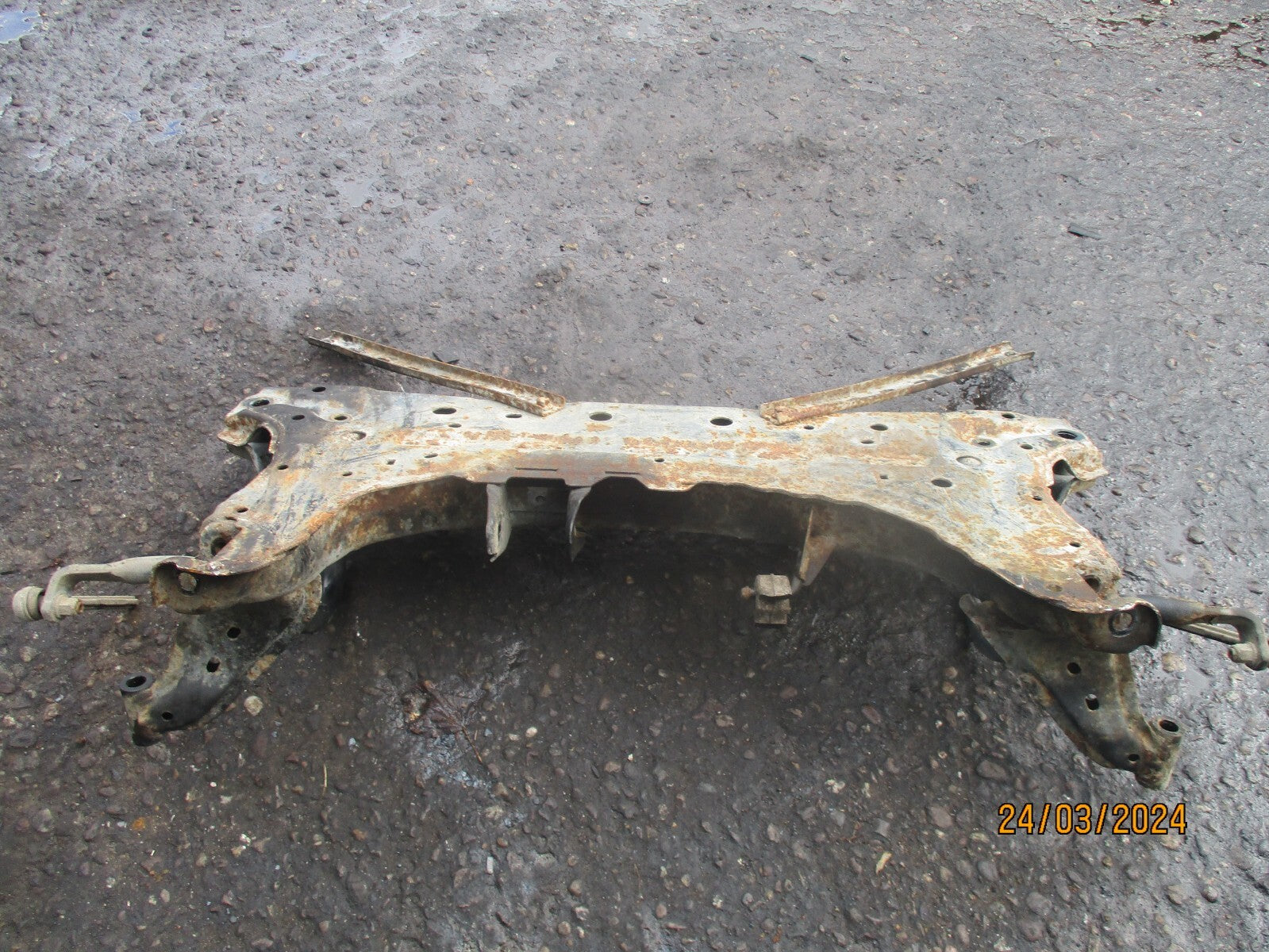 FORD TRANSIT COURIER 2014 1.6 DIESEL FRONT METAL SUBFRAME
