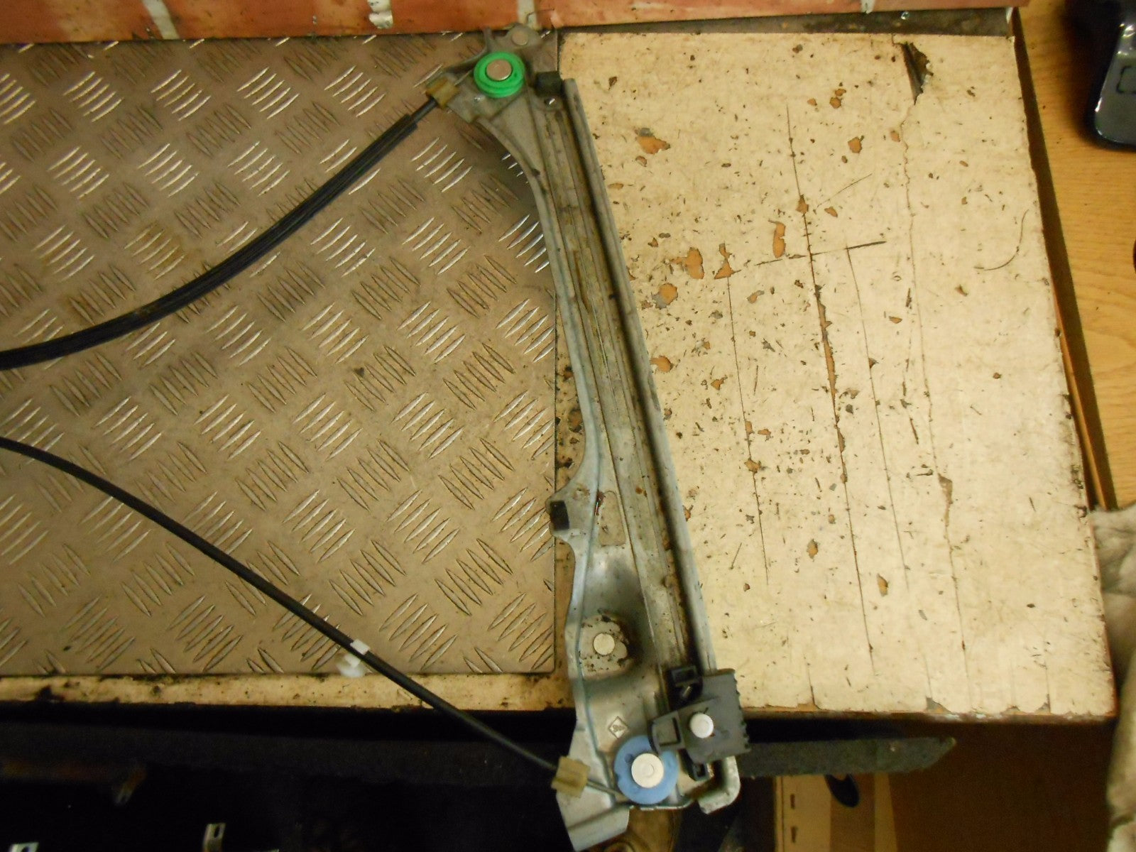 RENAULT LAGUNA MK3 2008 2.0 PASSENGER SIDE REAR WINDOW REGULATOR 82701 0001 R