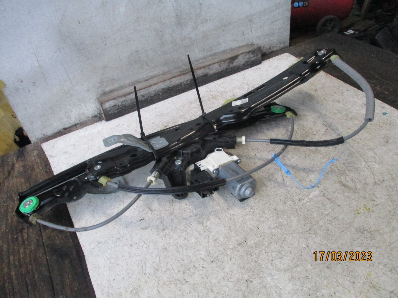 JAGUAR XE 2017 NSF PASSENGER SIDE FRONT WINDOW MOTOR REGULATOR GX7323201AF