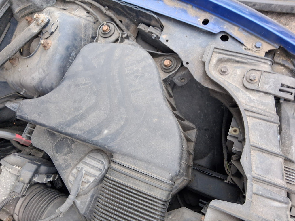 2011 BMW 1 SERIES AIR FILTER BOX HOUSING
