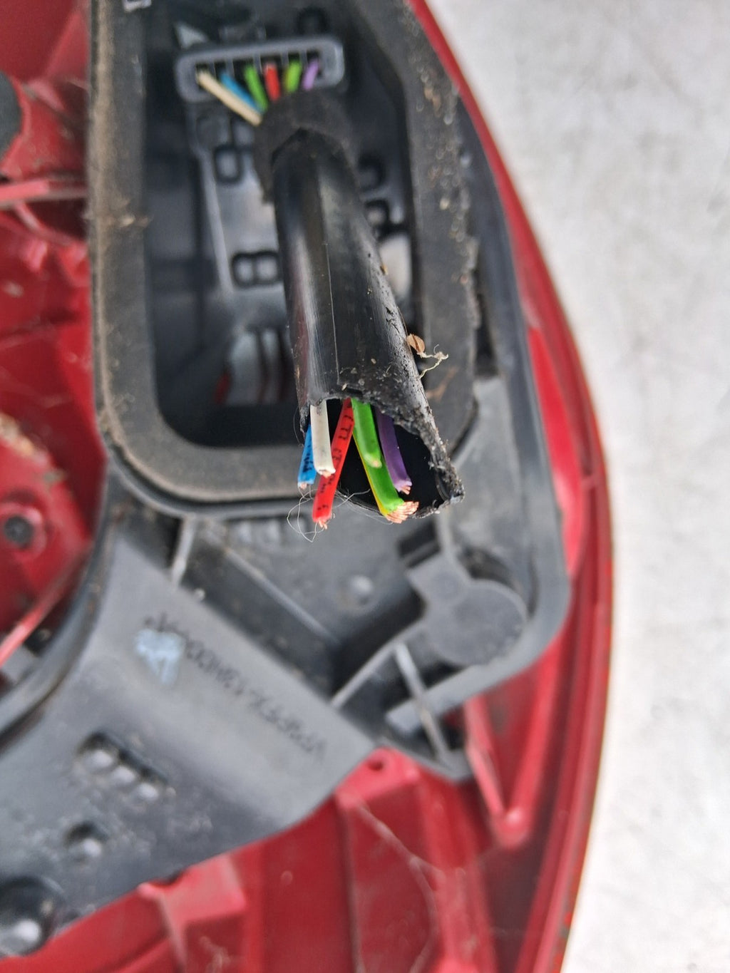 2012 PEUGEOT 207 OSR OFF RIGHT DRIVER SIDE REAR TAIL LIGHT 9686565980