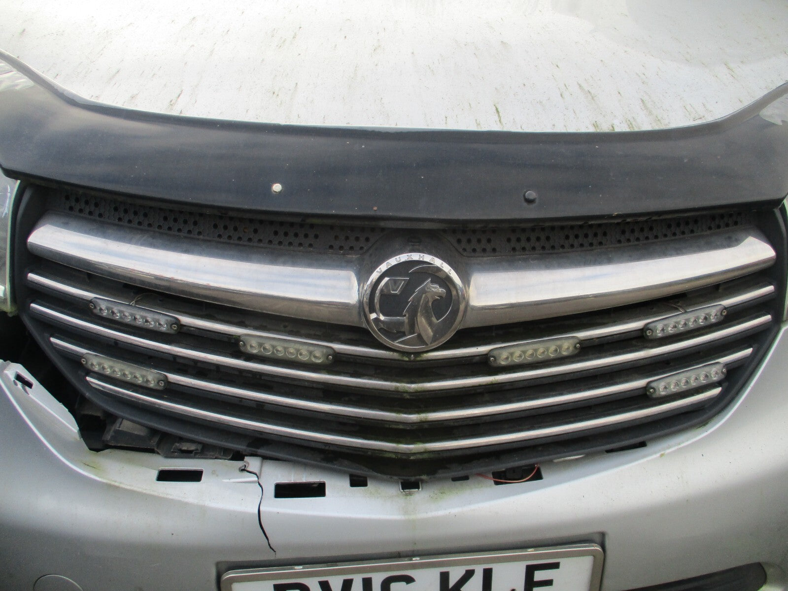 2016 VAUXHALL VIVARO B MK2 X82 FRONT RADIATOR GRILL & EMBLEM CHROME