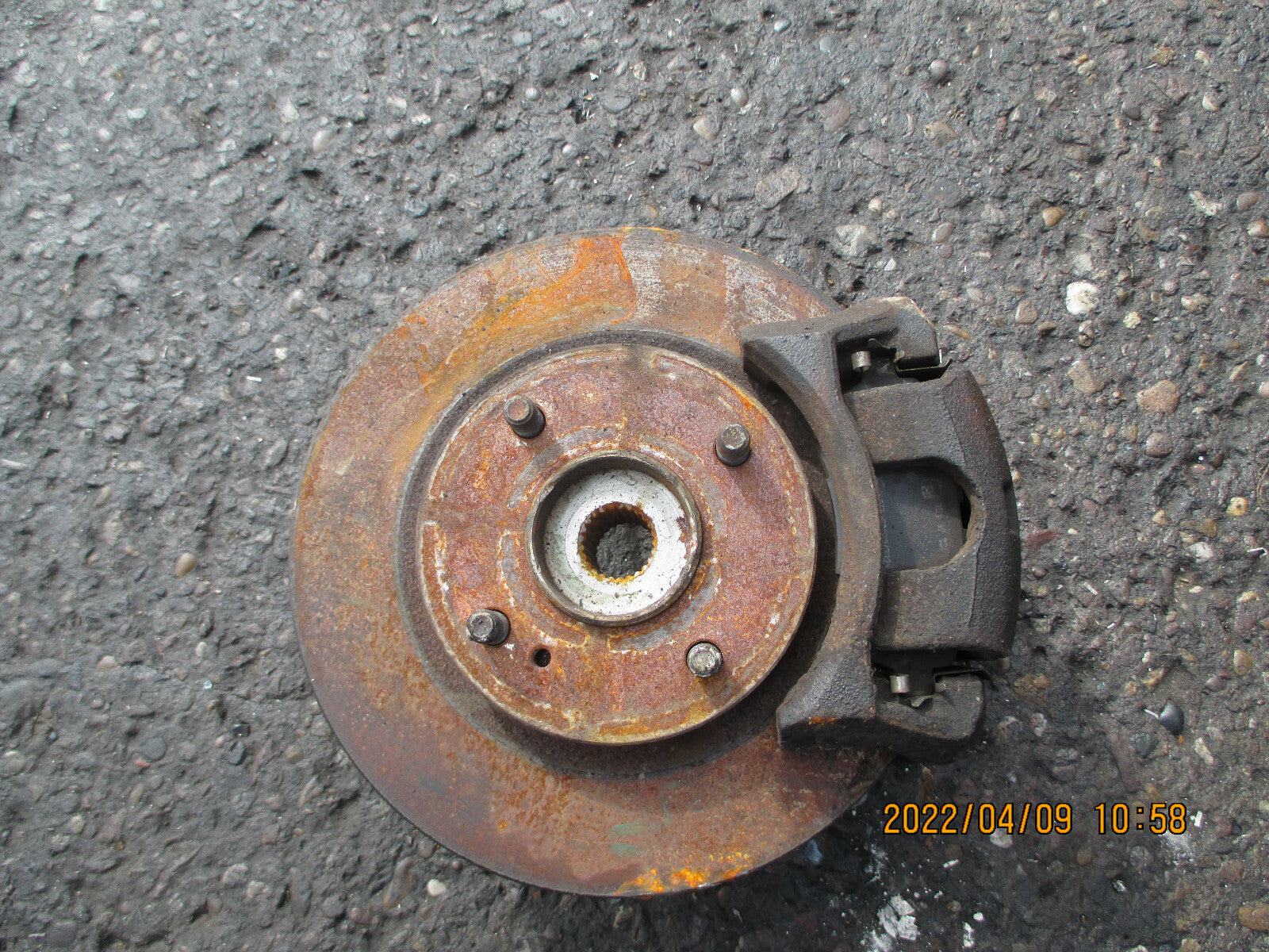 FORD FIESTA MK7 2009 1.25 PETROL OSF DRIVER SIDE FRONT WHEEL HUB