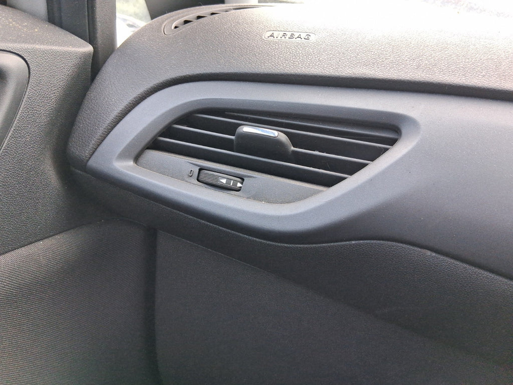 2017 VAUXHALL CORSA E 3 DOOR NSF PASSENGER SIDE FRONT LEFT AIR VENT