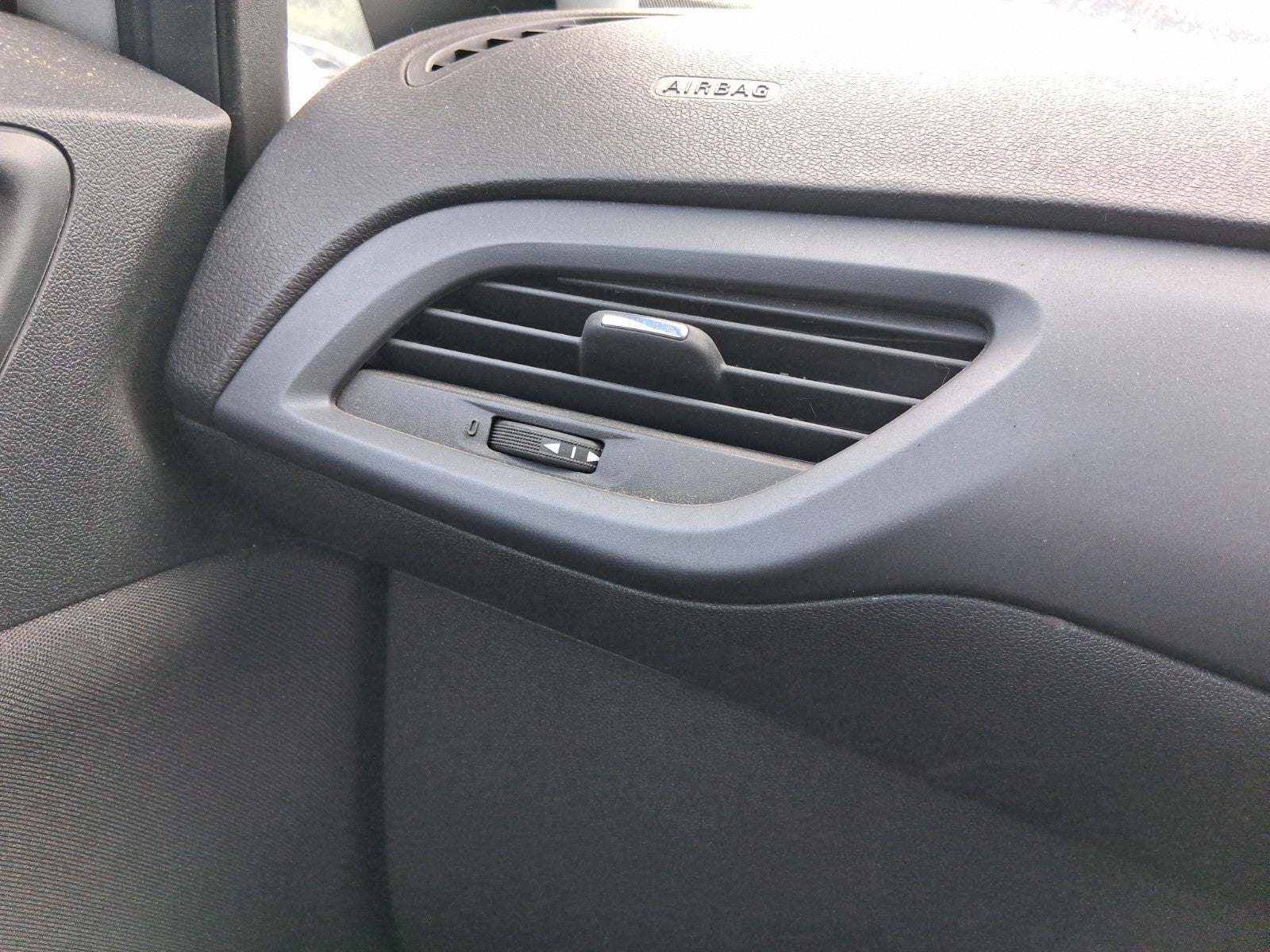 2017 VAUXHALL CORSA E 3 DOOR NSF PASSENGER SIDE FRONT LEFT AIR VENT