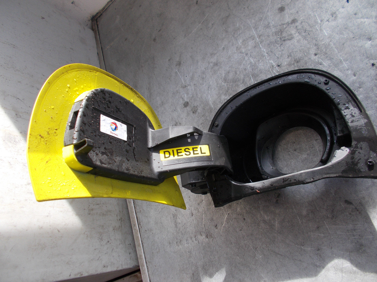 CITROEN C4 CACTUS 2016 YELLOW DIESEL FUEL FILLER CAP 9801501380