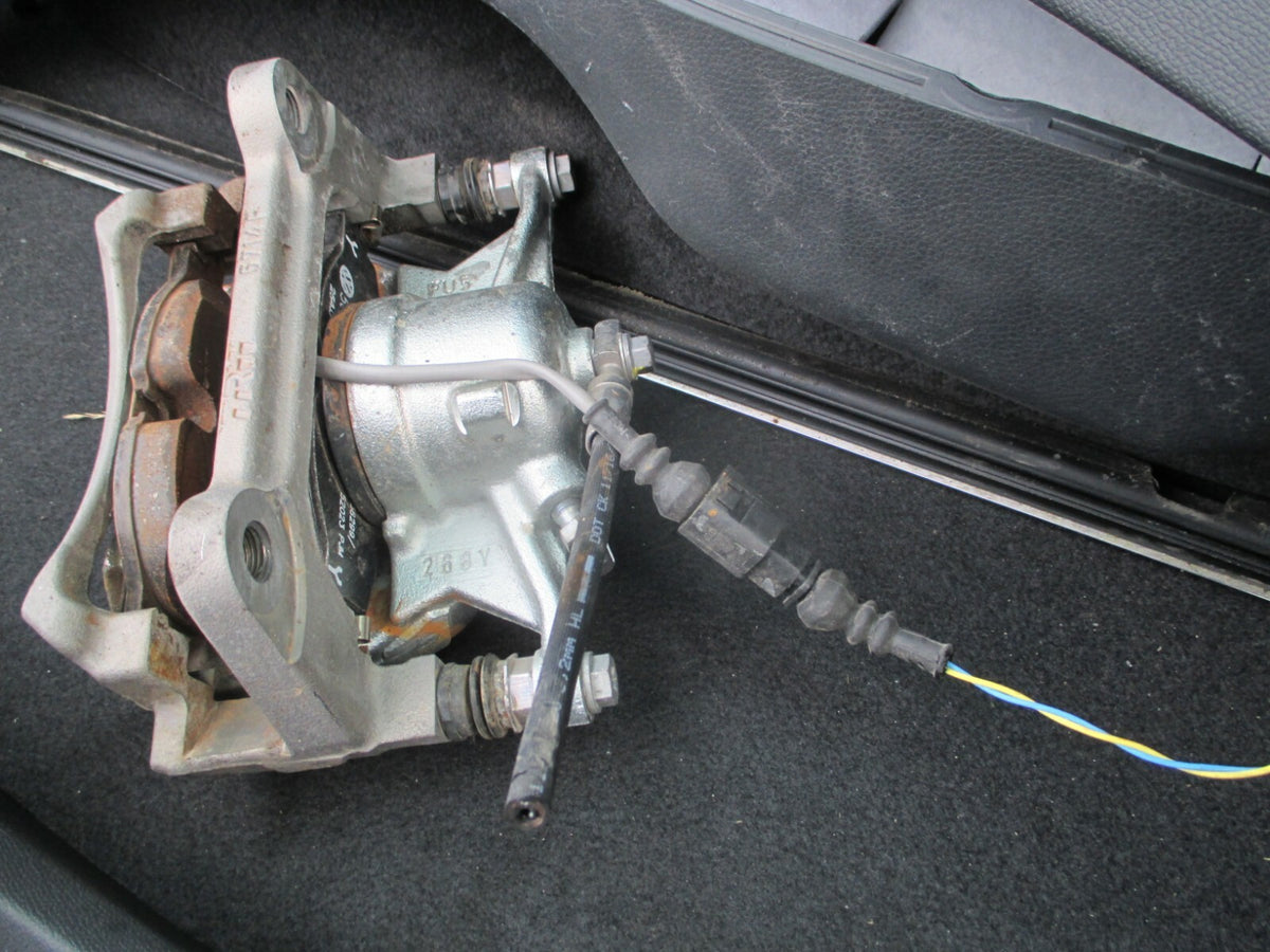 SEAT LEON MK4 2021 EHYBRID 1.4 PETROL OSF DRIVER SIDE FRONT BRAKE CALIPER SENSOR