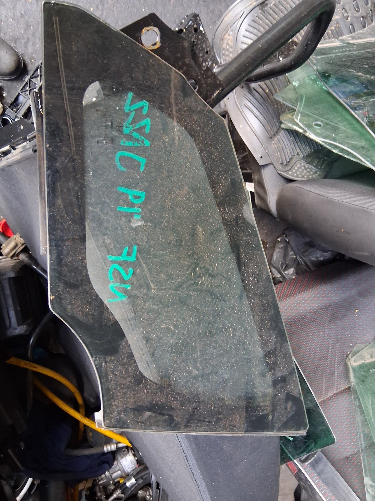 2019 HONDA JAZZ MK4 NSF PASSENGER SIDE FRONT LEFT QUARTER GLASS