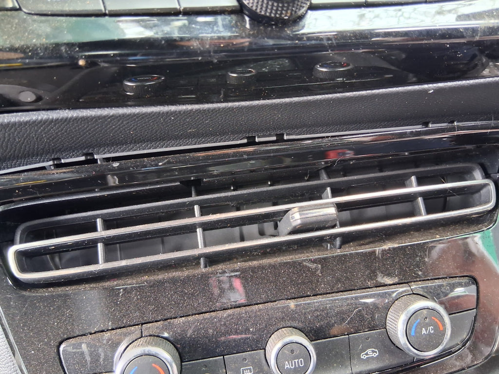 2024 VAUXHALL MOKKA B MK2 CENTRE DASHBOARD LOWER FRONT AIRVENT