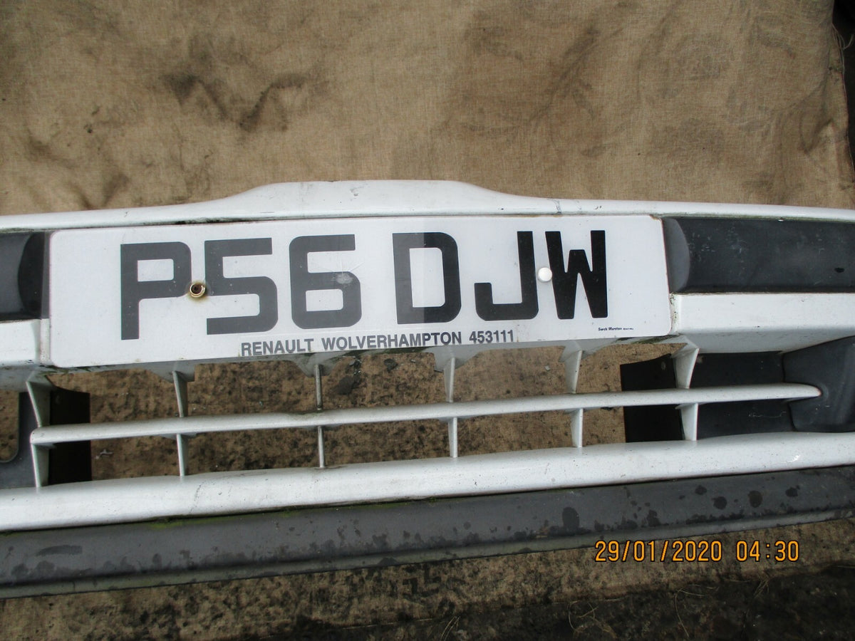 RENAULT MEGANE MK1 HATCHBACK 5 DOOR 1996 FRONT PLASTIC BUMPER IN WHITE