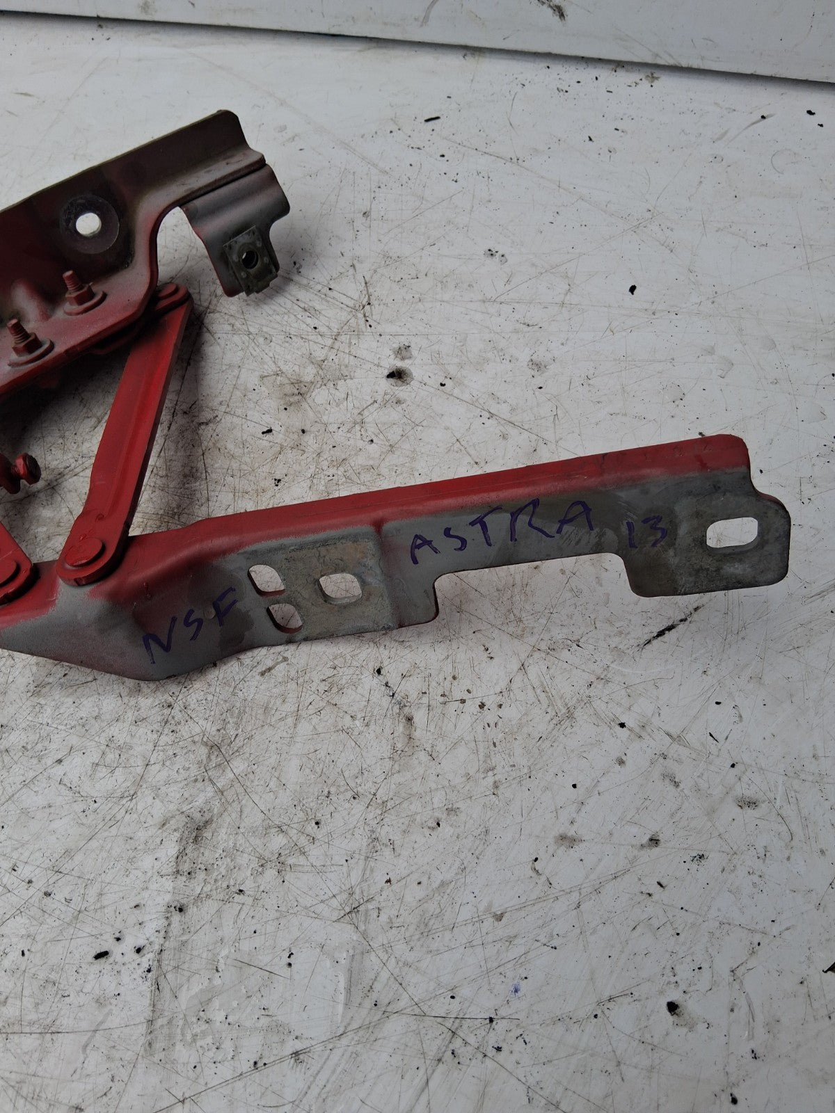 2013 VAUXHALL ASTRA J NSF NEAR LEFT PASSENGER SIDE FRONT BONNET HINGE 20879203