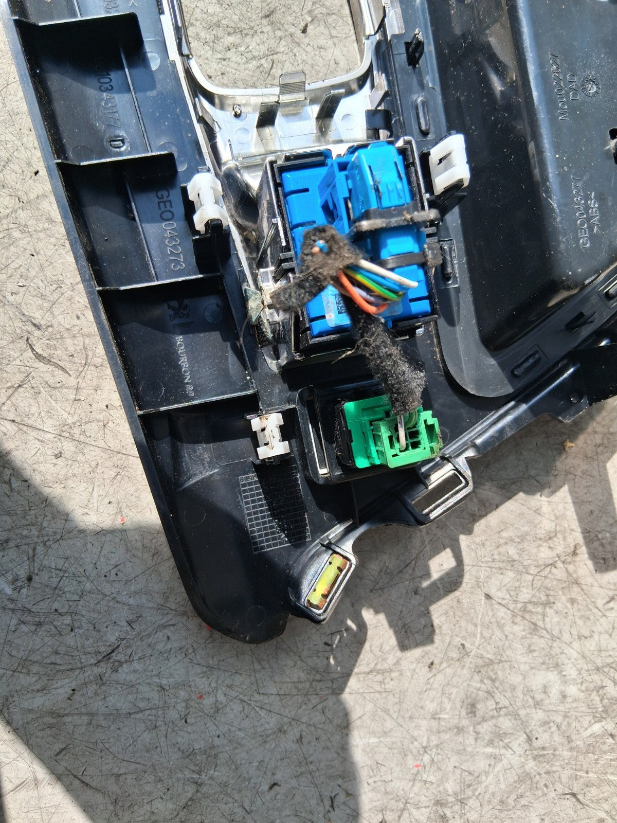 2019 PEUGEOT 5008 MK2 GEAR SELECTOR TRIM WITH PARKING BUTTON SWITCH 9810343177