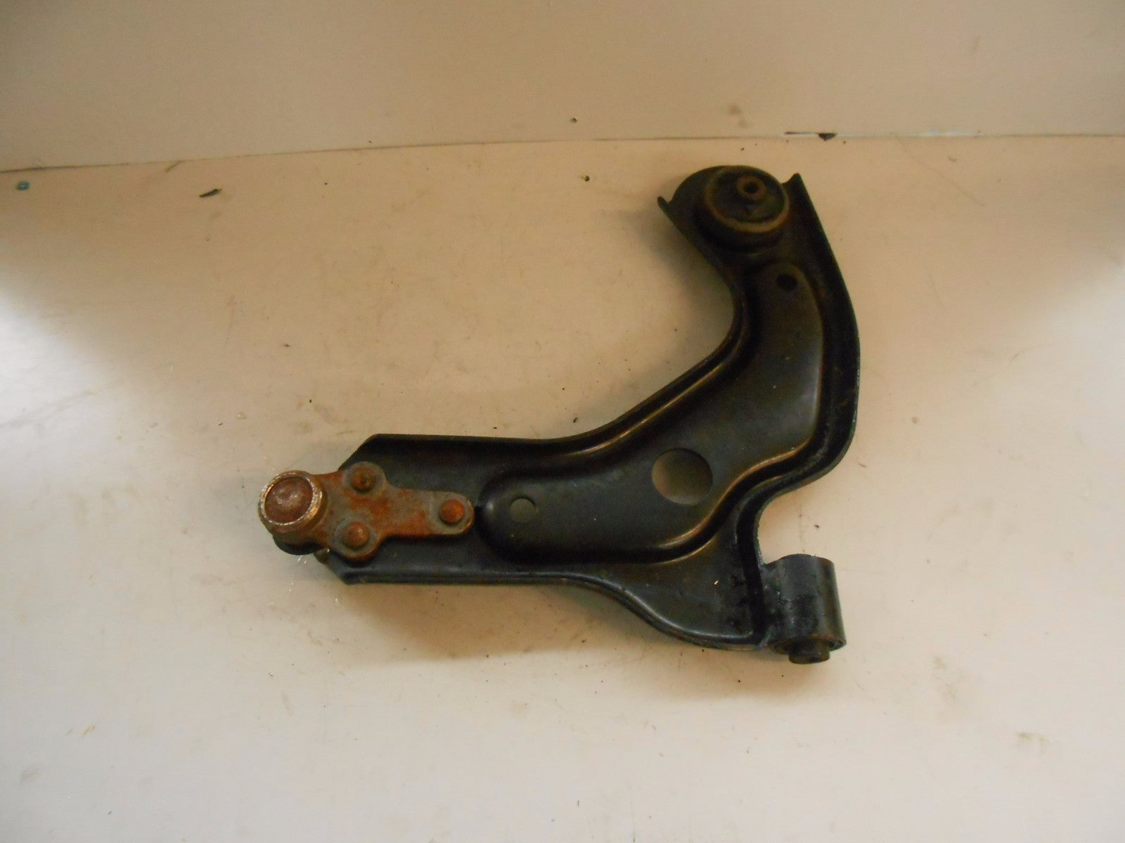 FORD FIESTA MK7 2009 NS PASSENGER SIDE FRONT LOWER ARM WISHBONE & BALL JOINT