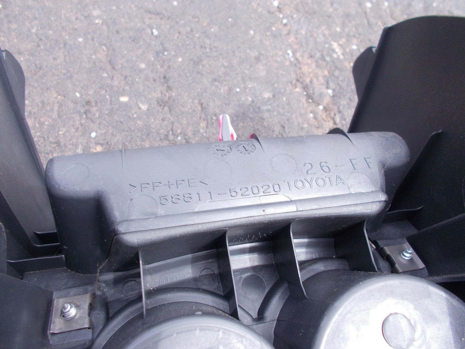 TOYOTA URBAN CRUISER 2016 CENTRE CONSOLE & CUPHOLDERS 5890152050/ 5881152020