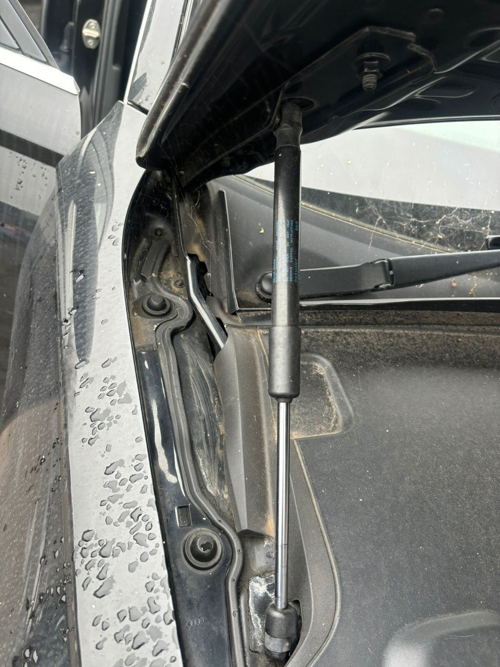 2017 AUDI A6 FACELIFT C7 4G OS DRIVER SIDE BONNET STRUT 4G8823359A