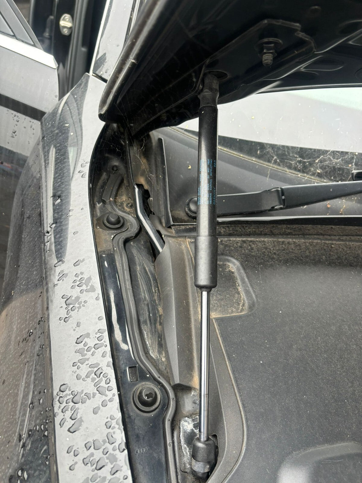 2017 AUDI A6 FACELIFT C7 4G OS DRIVER SIDE BONNET STRUT 4G8823359A