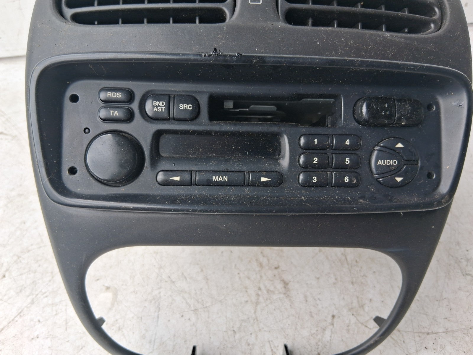 2001 PEUGEOT 206 RADIO CD PLAYER STEREO HEAD UNIT 9641523080