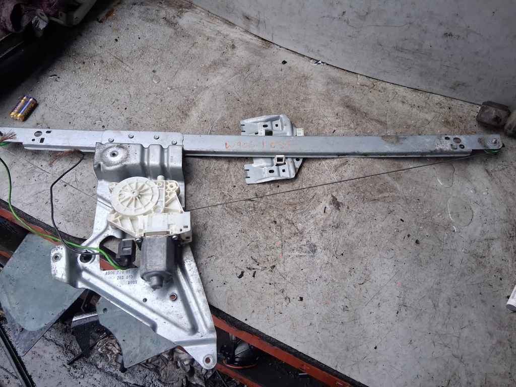 2016 MERCEDES SPRINTER W906 OSF DRIVER SIDE WINDOW MOTOR REGULATOR A9067200146