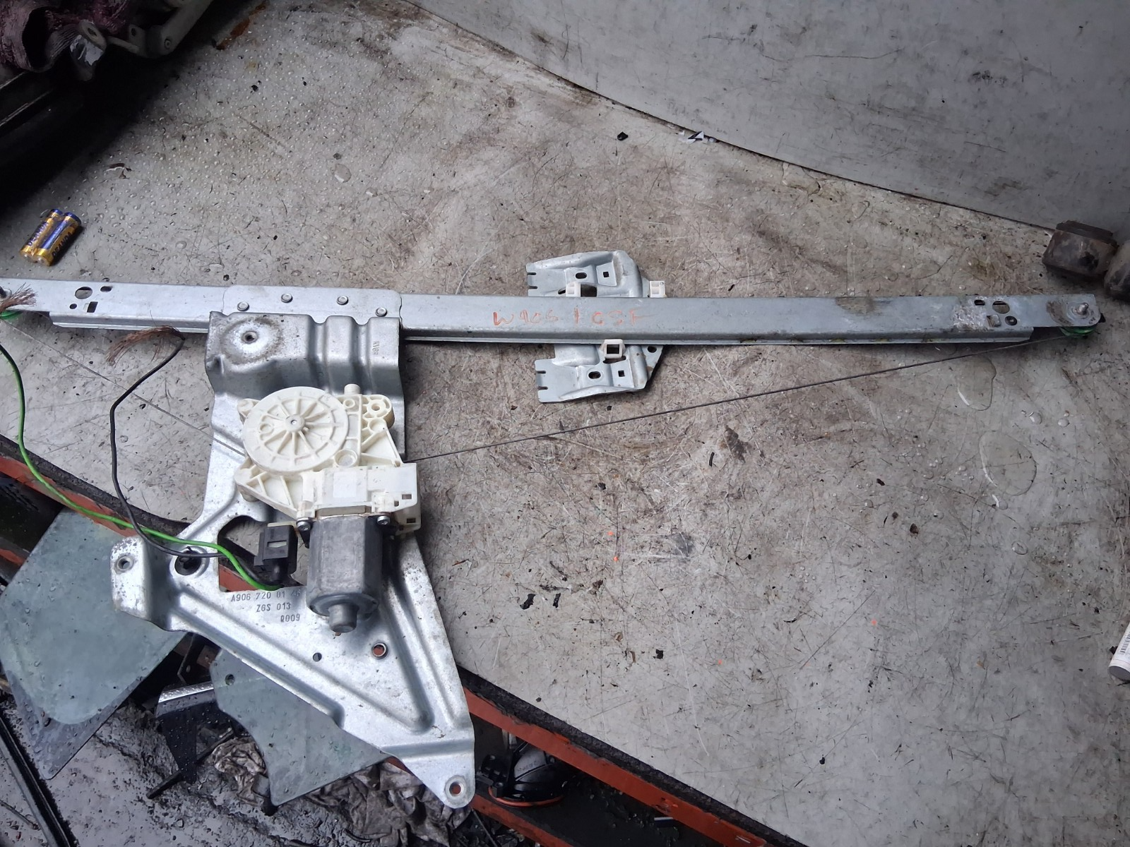 2016 MERCEDES SPRINTER W906 OSF DRIVER SIDE WINDOW MOTOR REGULATOR A9067200146