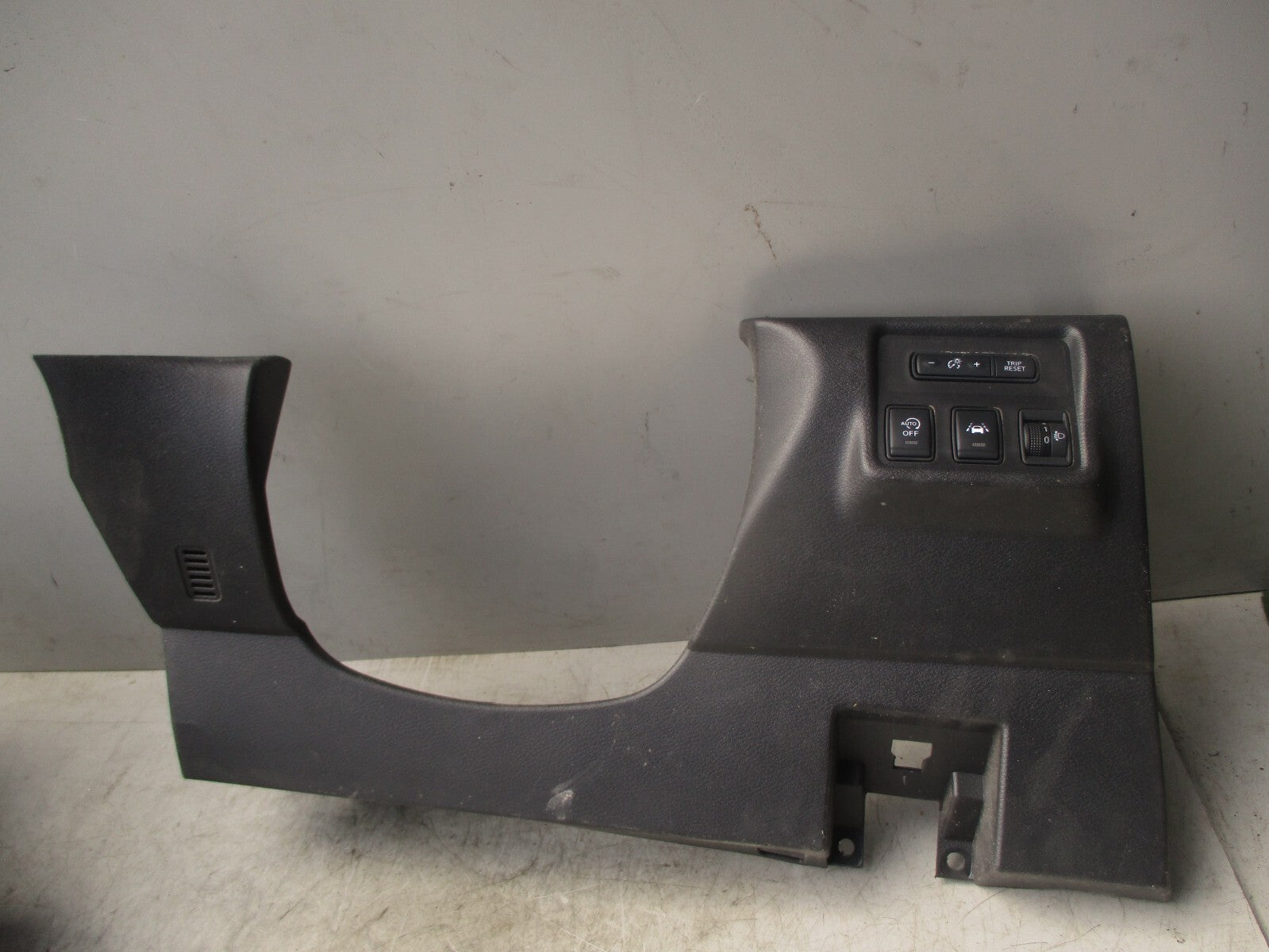 2019 NISSAN MICRA K14 MK5 DRIVER SIDE LOWER DASHBOARD SWITCHES & TRIM 681065FF