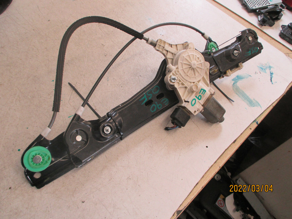 BMW 3 SERIES E90 2008 OSF DRIVER SIDE FRONT WINDOW MOTOR REGULATOR 6927028