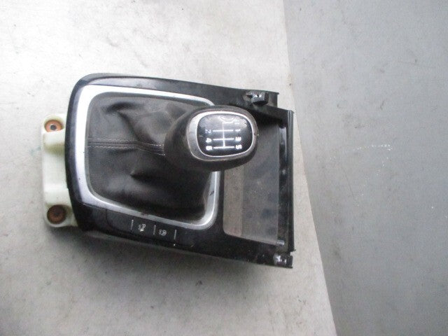 2019 KIA CEED 1.7 DIESEL MANUAL GEAR STICK SELECTOR LEVER & TRIM