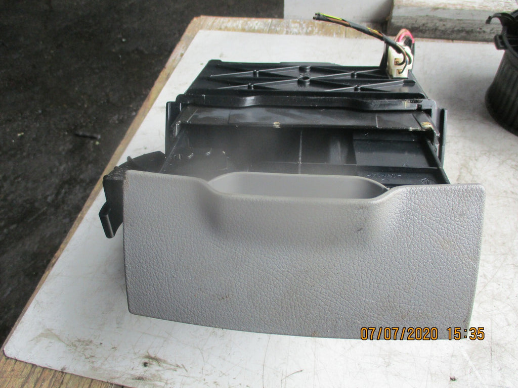 VW VOLKSWAGEN 2015 CRAFTER MK1 CENTRE CONSOLE CUP HOLDER A906 689 00 47