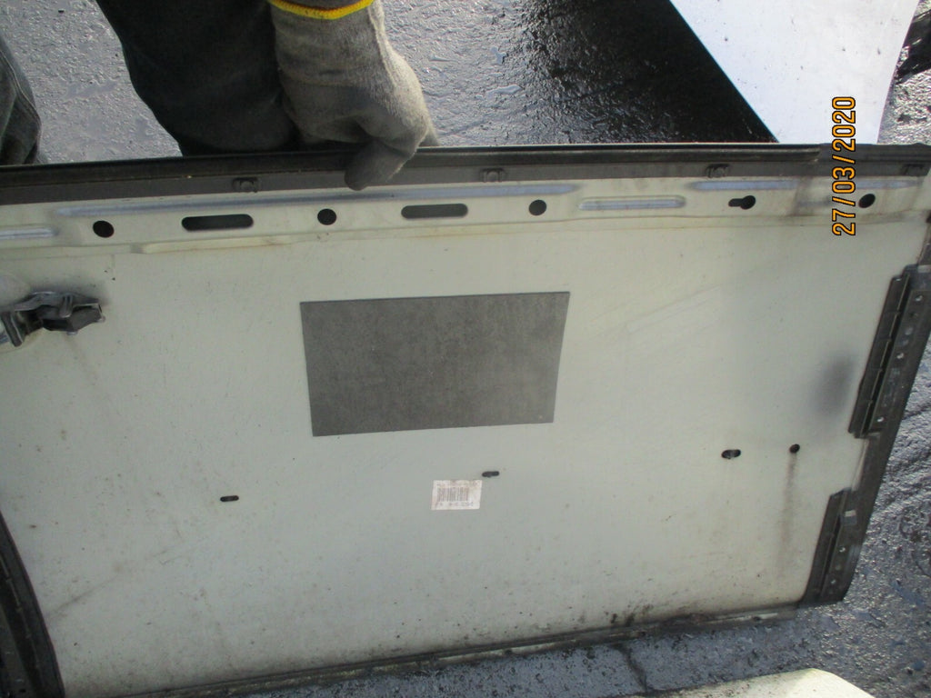 VW VOLKSWAGEN GOLF MK5 2005 PASSENGER SIDE FRONT DOOR PANEL GREY