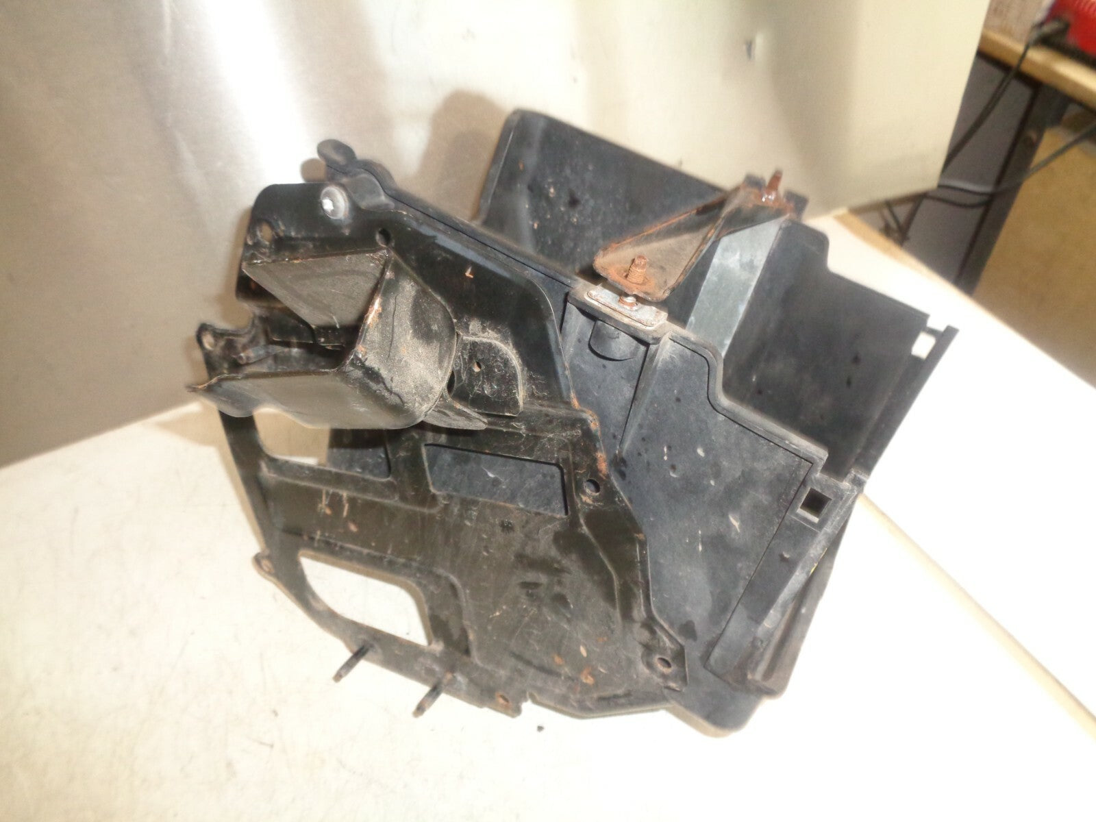 FORD FIESTA MK7 2012 PETROL BATTERY TRAY