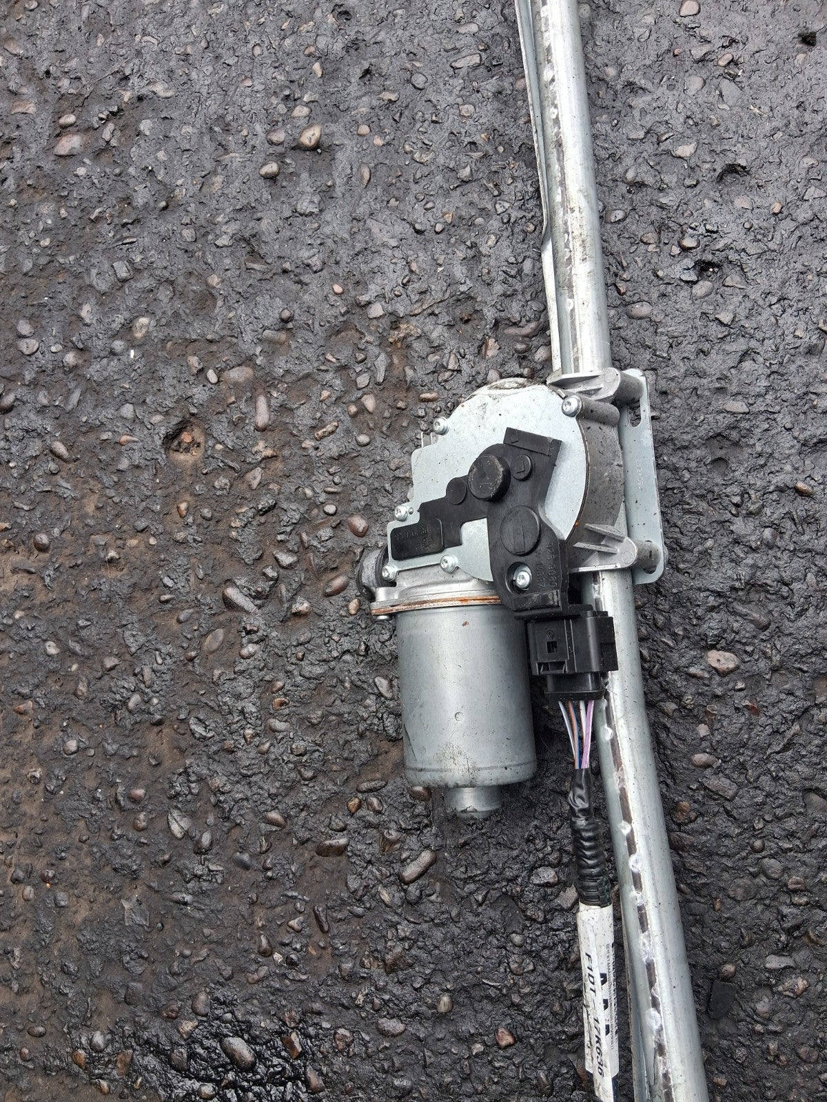 2017 FORD GRAND C MAX FRONT WINDSCREEN WINDOW WIPER MOTOR & LINKAGE F1DT17K636