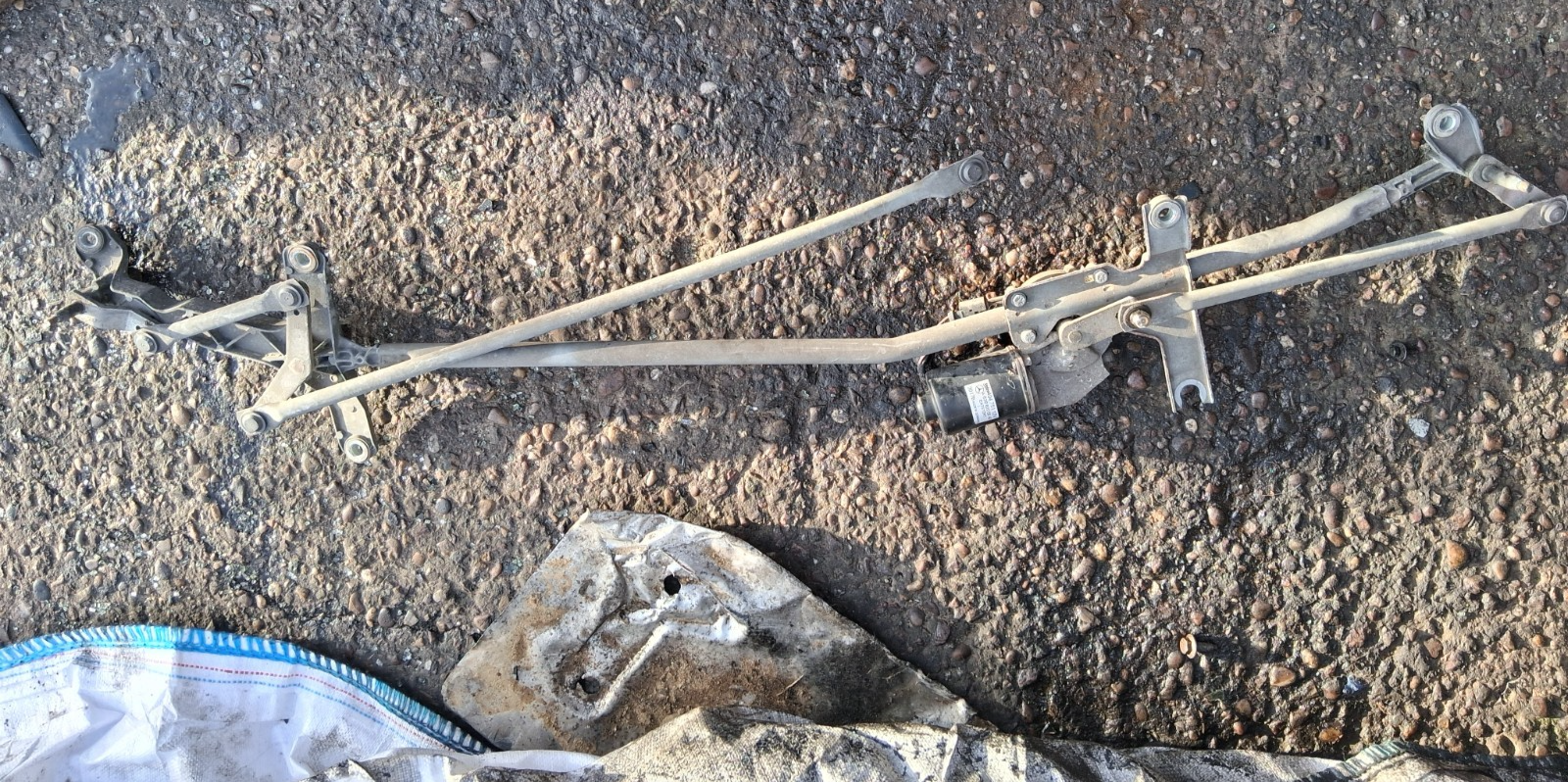 2007 MERCEDES BENZ VITO W639 FRONT WINDSCREEN WIPER MOTOR LINKAGE A6398200040