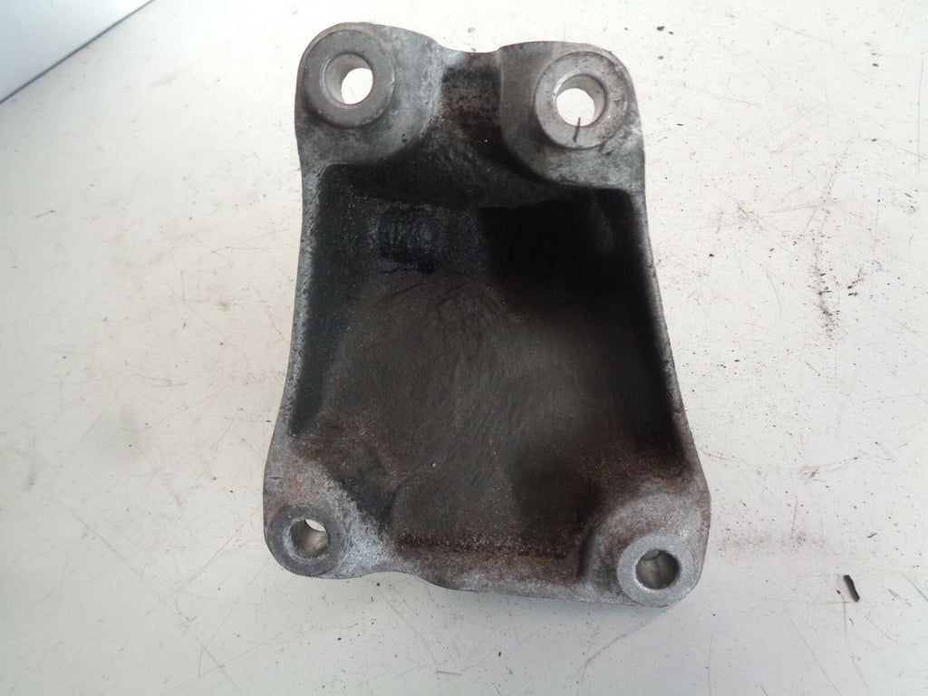 BMW 1 SERIES F20 2016-2019 F20 ENGINE MOUNT BRACKET 6869618
