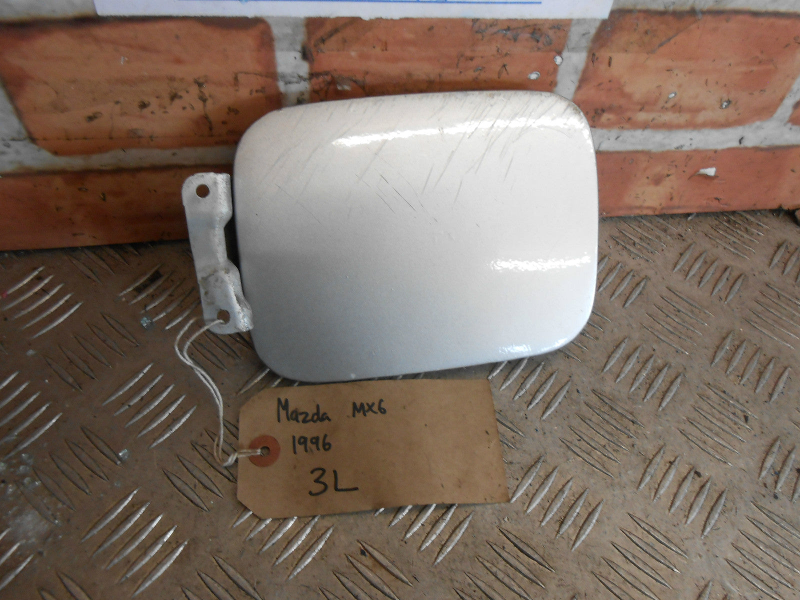 MAZDA MX6 1996 FUEL CAP COVER DOOR FLAP SILVER 3L