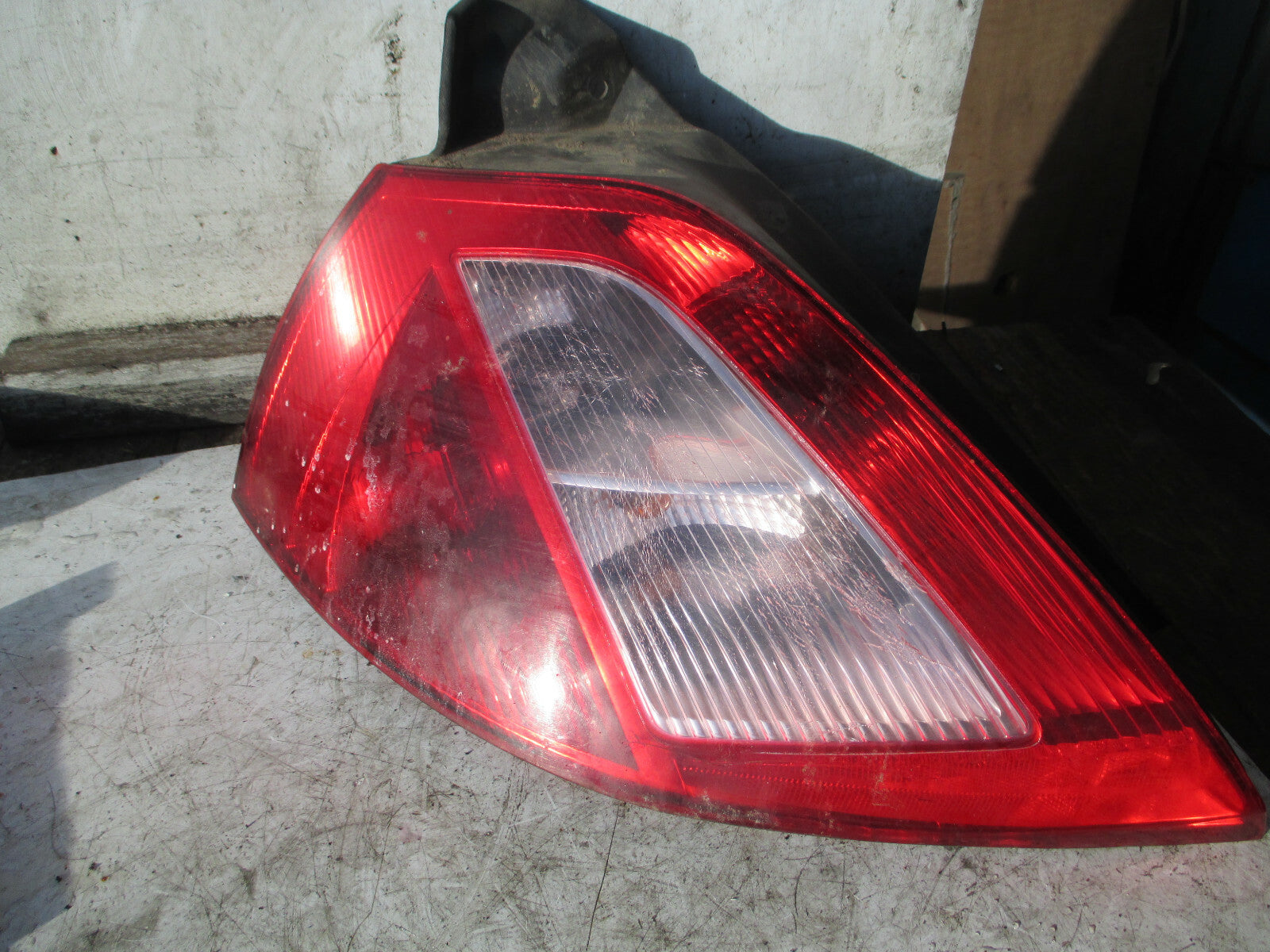 RENAULT MEGANE MK2 2005 NSR PASSENGER REAR TAIL LIGHT 8200073236