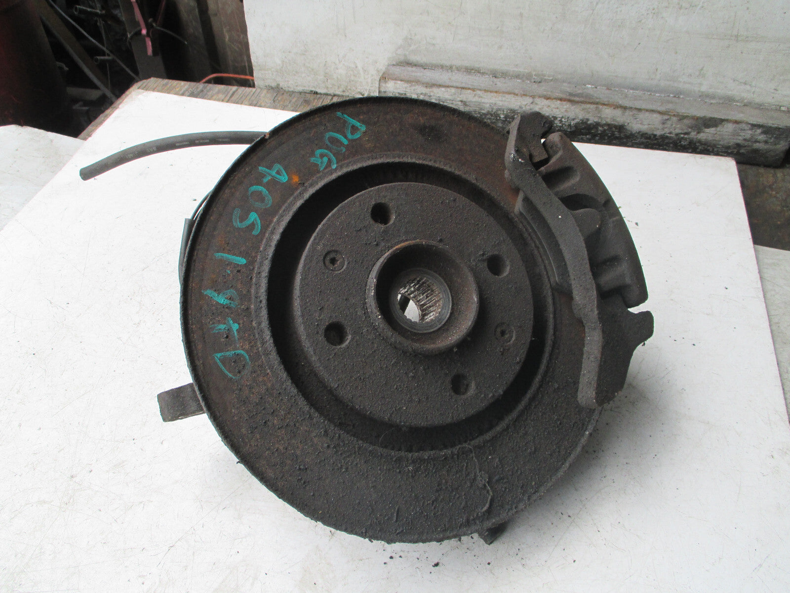 PEUGEOT 405 1997 1.9 TDI OSF DRIVER SIDE FRONT BRAKE CALIPER HUB SHOCK SPRING