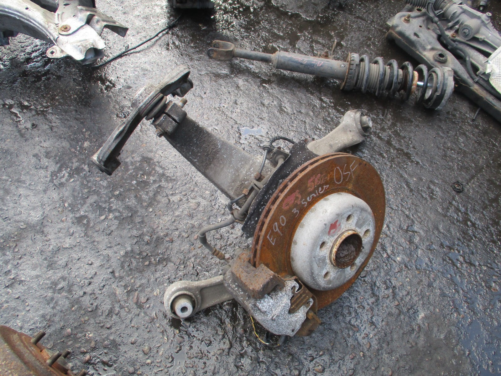 2012 BMW 5 SERIES F10 OSF DRIVER SIDE FRONT WHEEL HUB & CONTROL ARMS